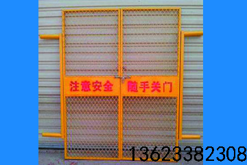 电梯安全门